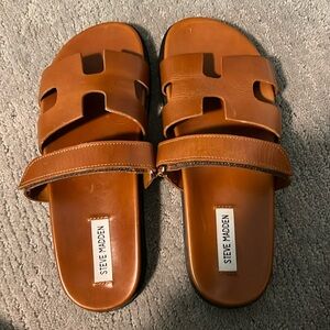 NWOB STEVE MADDEN SANDAL, BROWN
